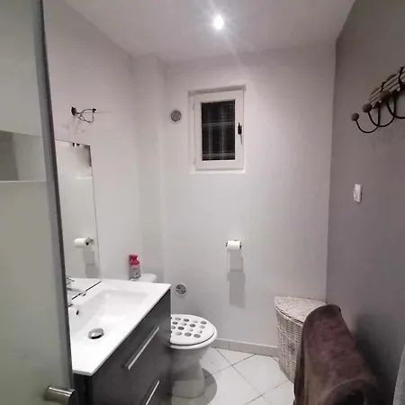 Maison Bord De Climatisee En Corse *