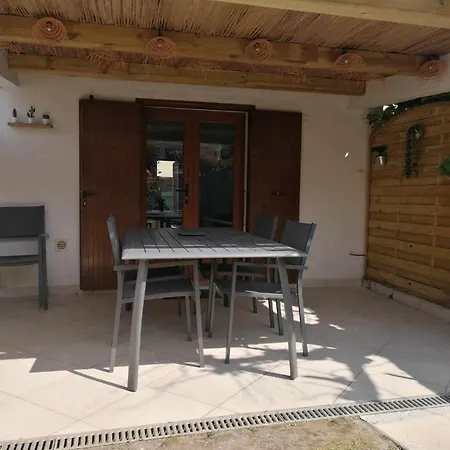 Maison Bord De Climatisee En Corse * ポッジョ・メッザナ