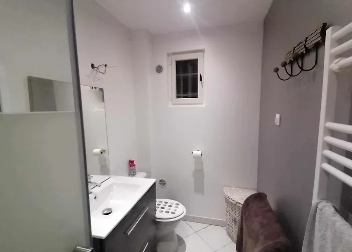 Maison Bord De Climatisee En Corse *