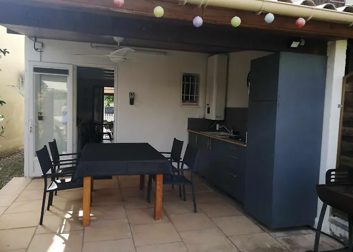 Maison Bord De Climatisee En Corse 度假居